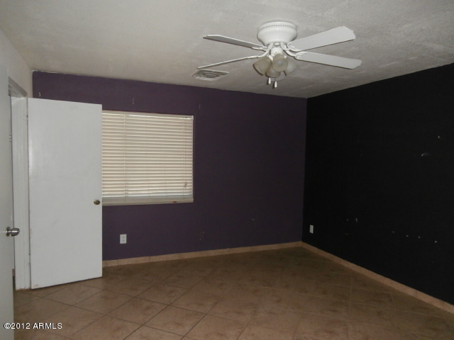 4224 East Vineyard Road Phoenix, AZ 85042 - Photo 24 of 36 Masterbedroom