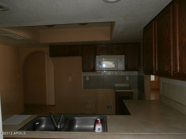 4224 East Vineyard Road Phoenix, AZ 85042 - Photo 8 of 36 Kitchen