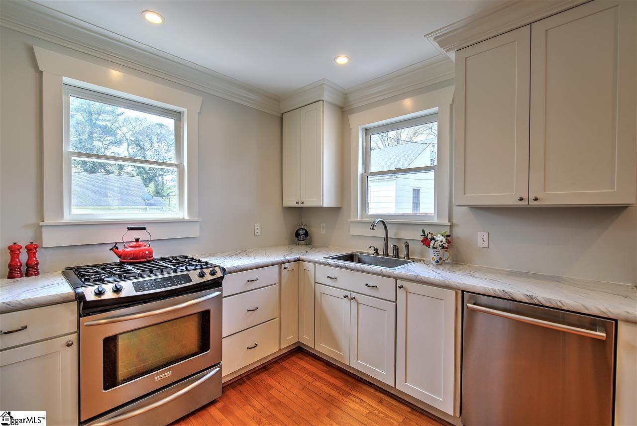 324 Grove Road Greenville, SC 29605 - Photo 13 of 32