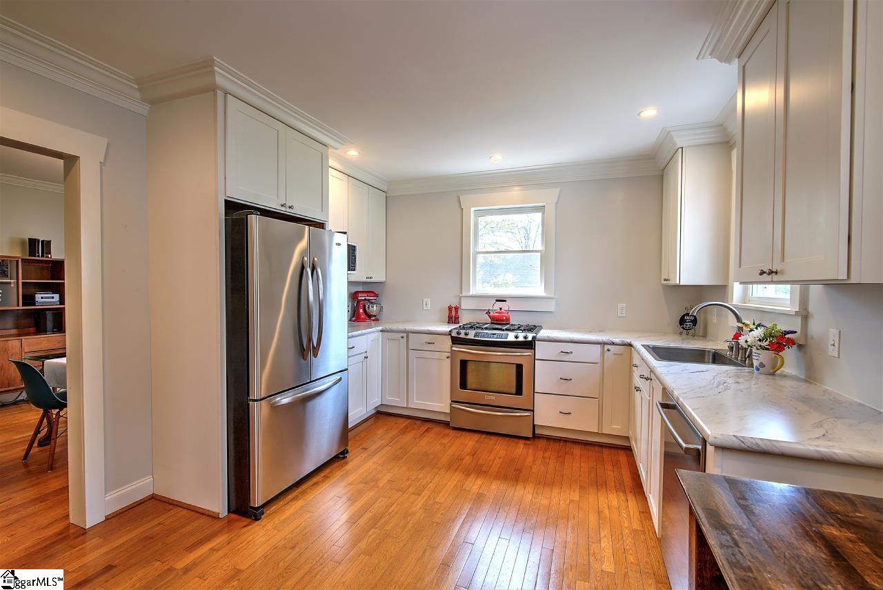 324 Grove Road Greenville, SC 29605 - Photo 14 of 32