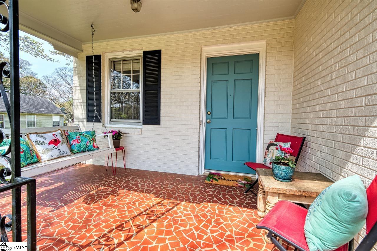 324 Grove Road Greenville, SC 29605 - Photo 2 of 32