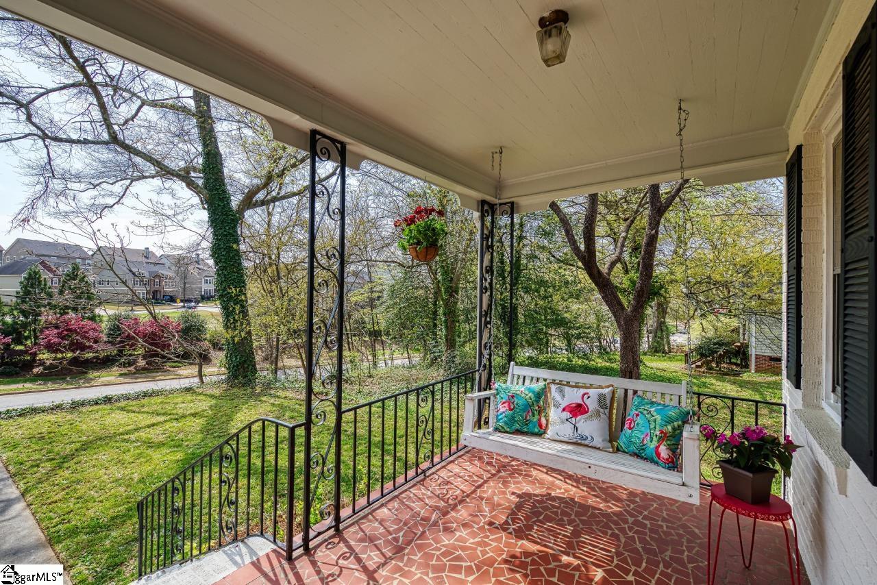 324 Grove Road Greenville, SC 29605 - Photo 4 of 32