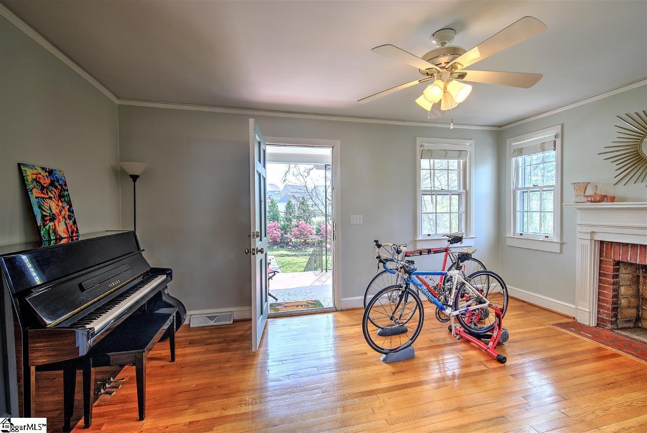 324 Grove Road Greenville, SC 29605 - Photo 5 of 32