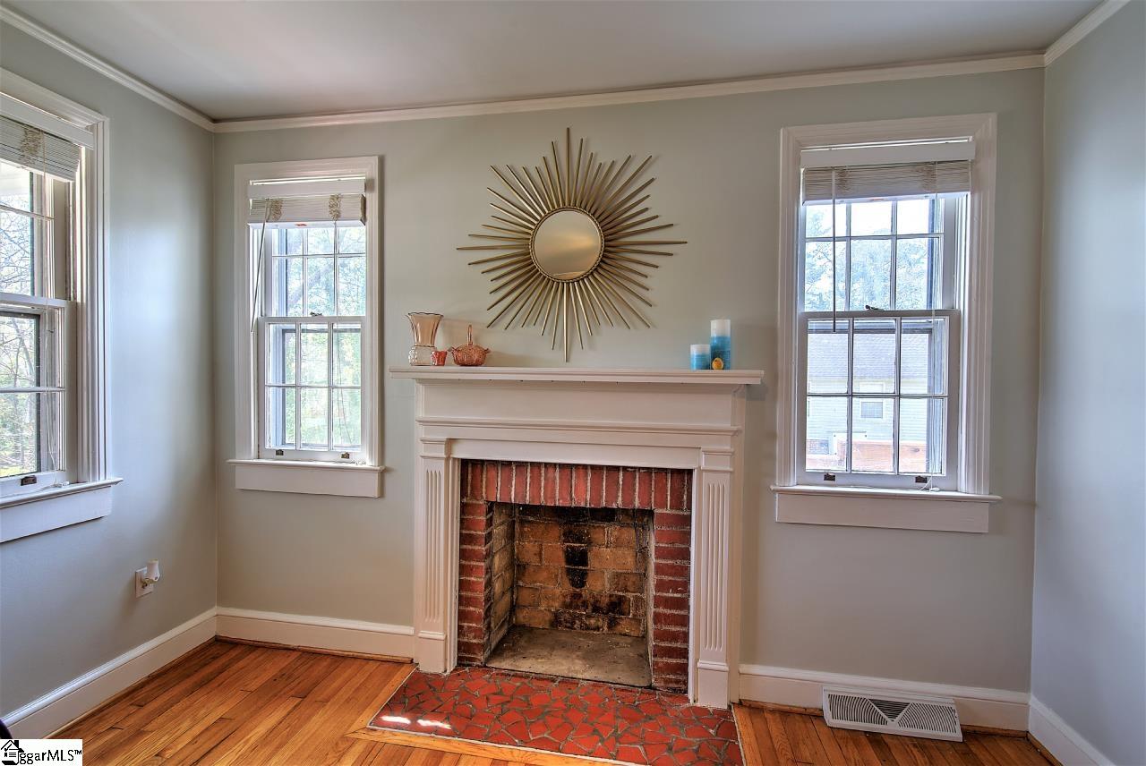 324 Grove Road Greenville, SC 29605 - Photo 7 of 32