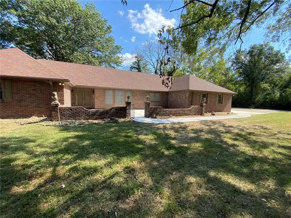 $460,000 | 991 South Mitchell Street, Warrensburg, MO 64093