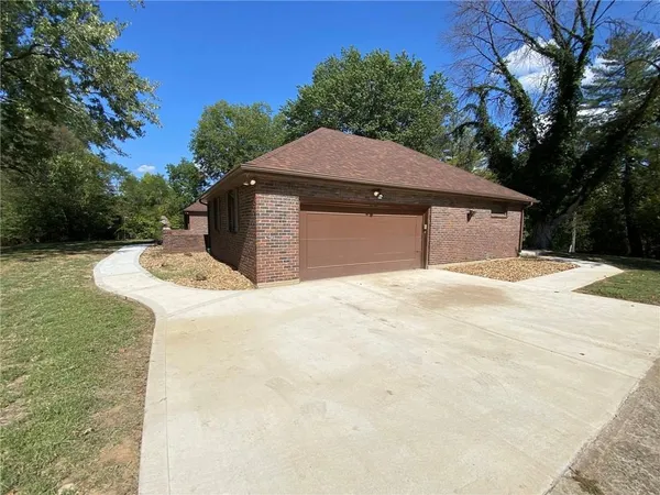 $460,000 | 991 South Mitchell Street, Warrensburg, MO 64093