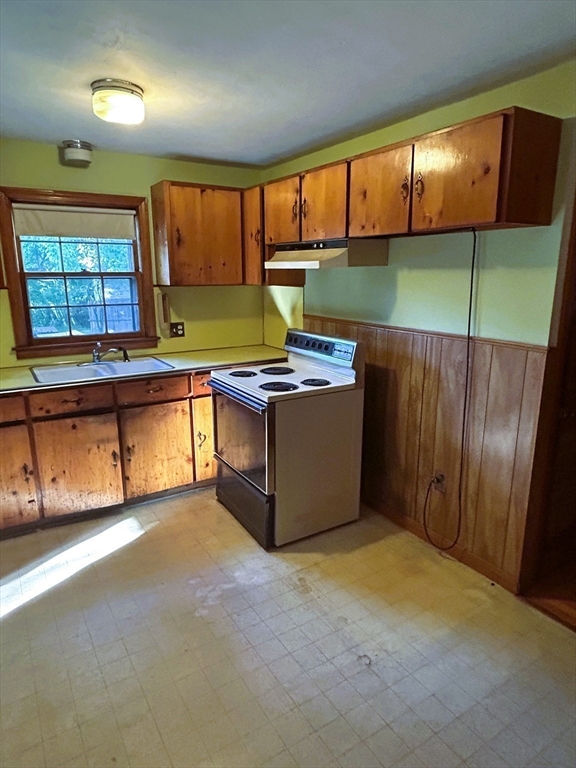 40 West Canton Circle Springfield, MA 01104 - Photo 10 of 25