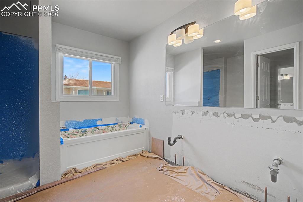 20 Luxury Lane Colorado Springs, CO 80921 - Photo 22 of 36 a bathroom with a tub sink and mirror