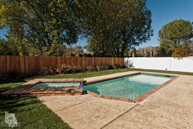 187 Kanan Road Oak Park, CA 91377 - Photo 3 of 20 a view of a backyard