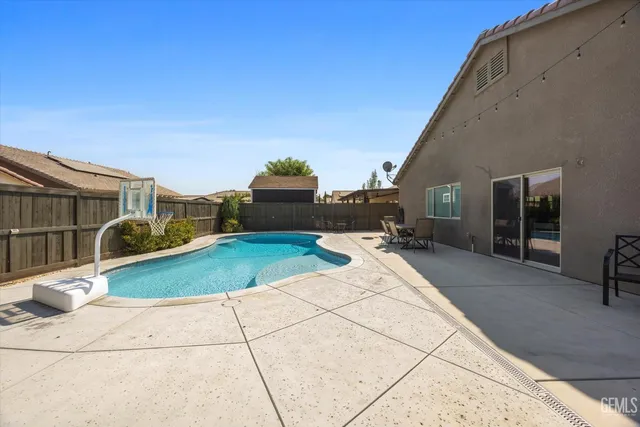 a view of a back yard of the house