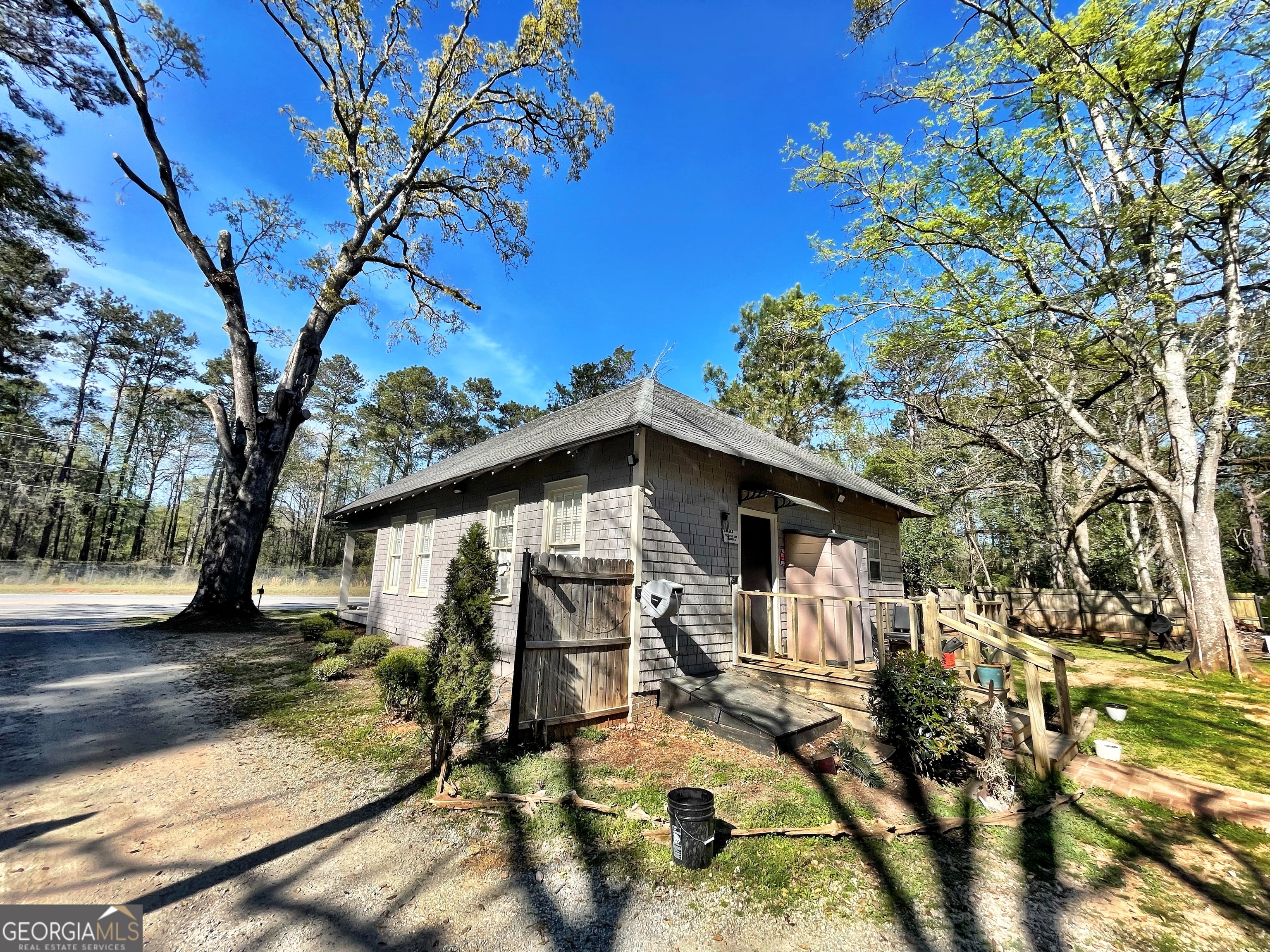 6591 Thomaston Road Macon, GA 31220 - Photo 11 of 30 a view of a house with wooden fence next to a yard