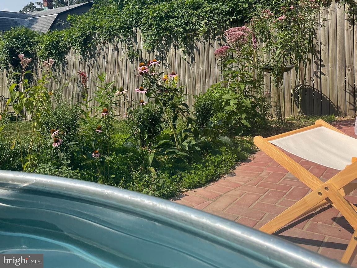 5009 Catalpha Road Baltimore, MD 21214 - Photo 35 of 38 a view of a yard with plants