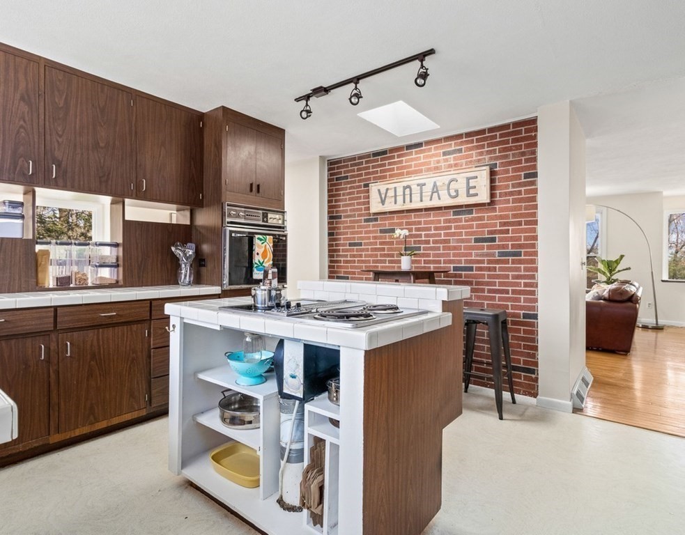 5 Olde Lantern Road Acton, MA 01720 - Photo 12 of 29 Gallery Image 12