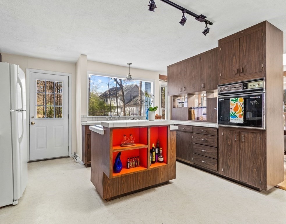 5 Olde Lantern Road Acton, MA 01720 - Photo 10 of 29 Gallery Image 10