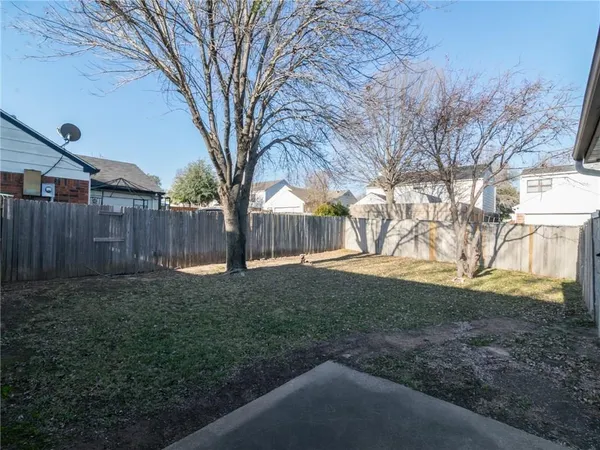 $1,850 | 2121 Country Oaks Drive, Garland, TX 75040