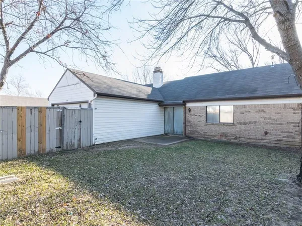 $1,850 | 2121 Country Oaks Drive, Garland, TX 75040