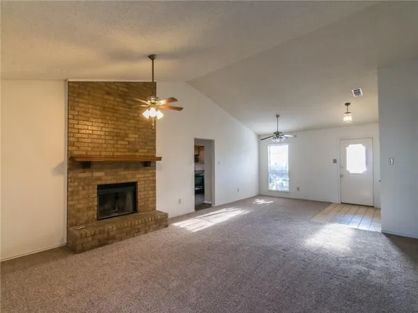 $1,850 | 2121 Country Oaks Drive, Garland, TX 75040