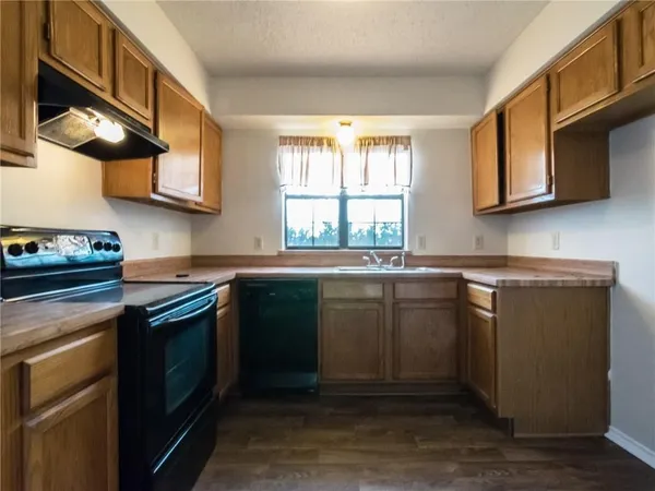 $1,850 | 2121 Country Oaks Drive, Garland, TX 75040