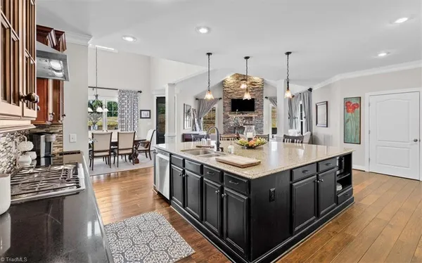 $999,000 | 5936 Tarleton Drive, Oak Ridge, NC 27310