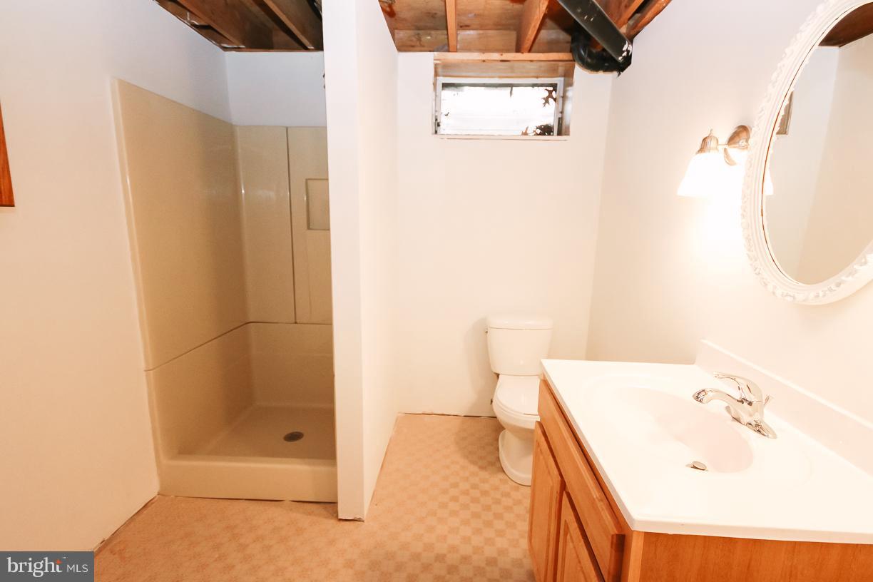 942 Western Chapel Road Westminster, MD 21157 - Photo 22 of 28 Bath