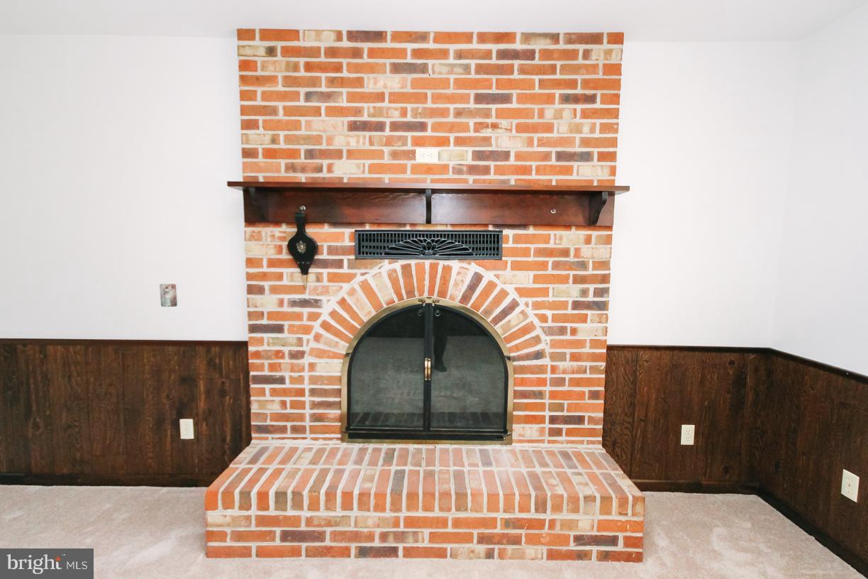 942 Western Chapel Road Westminster, MD 21157 - Photo 8 of 28 Family Room
