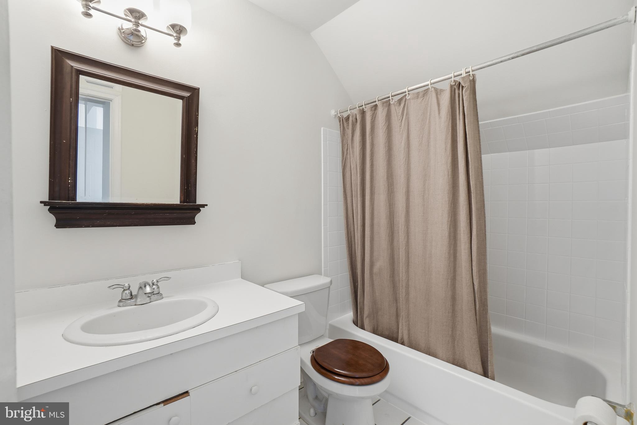 301 G Street Northeast, Unit 32 Washington, DC 20002 - Photo 18 of 21 Bathroom