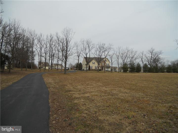 3939 Mill Road Collegeville, PA 19426 - Photo 23 of 25 Driveway