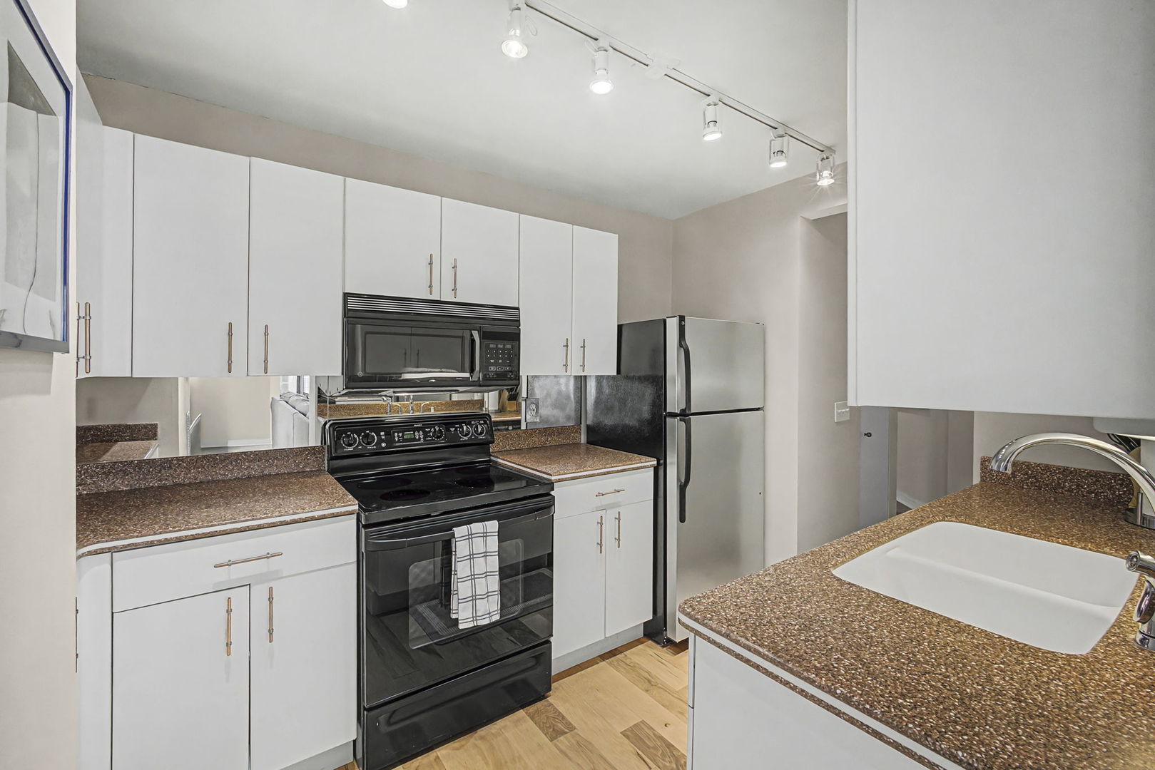 401 East Ontario Street, Unit 3102 Chicago, IL 60611 - Photo 14 of 29 a kitchen with granite countertop a stove sink and refrigerator