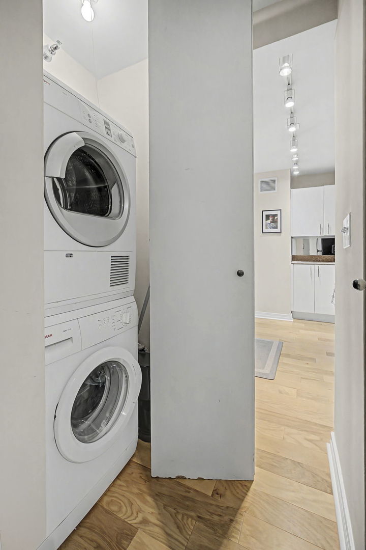 401 East Ontario Street, Unit 3102 Chicago, IL 60611 - Photo 15 of 29 a view of a kitchen with a washer and dryer