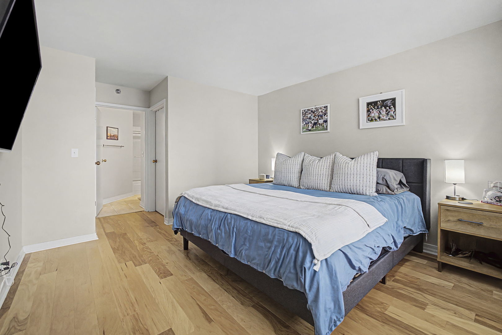 401 East Ontario Street, Unit 3102 Chicago, IL 60611 - Photo 17 of 29 a bedroom with bed and a night stand