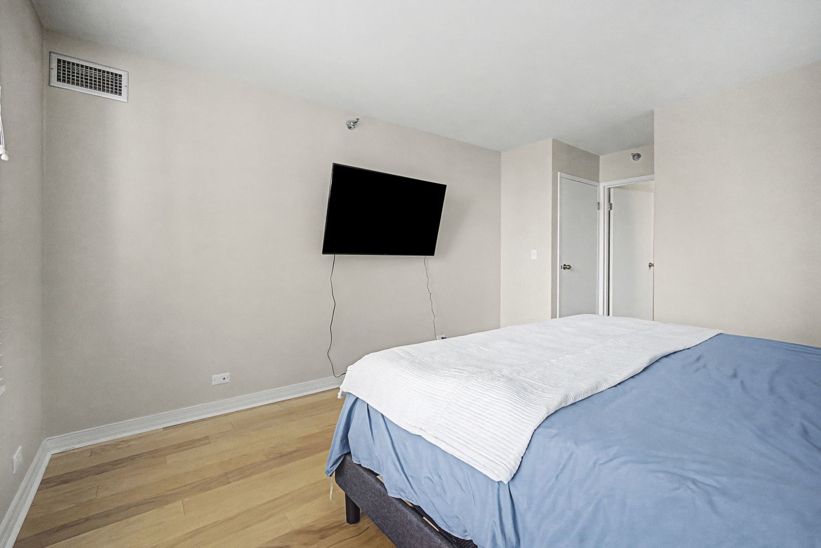 401 East Ontario Street, Unit 3102 Chicago, IL 60611 - Photo 18 of 29 a bedroom with a bed and a flat screen tv