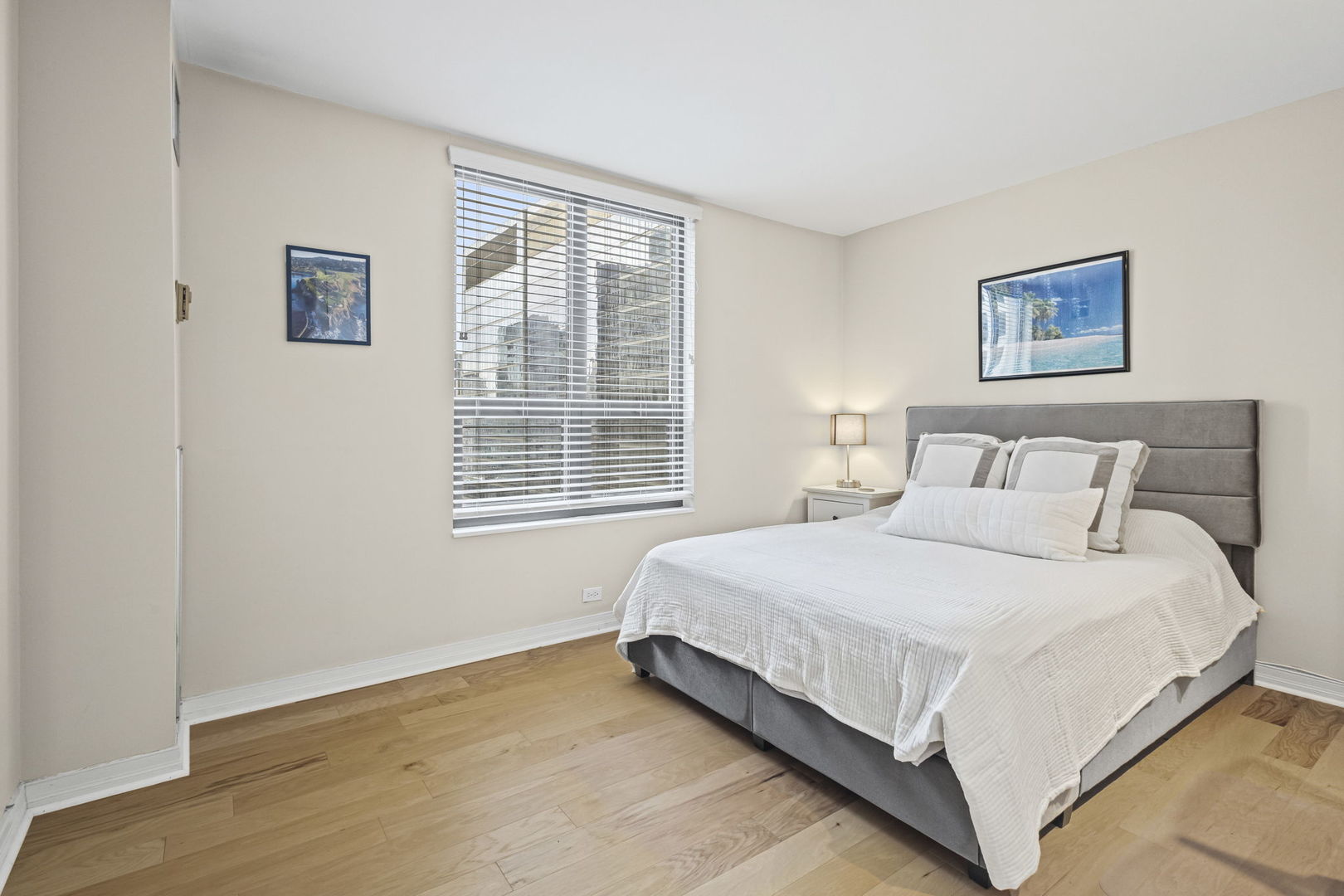 401 East Ontario Street, Unit 3102 Chicago, IL 60611 - Photo 21 of 29 a bedroom with a bed and a window