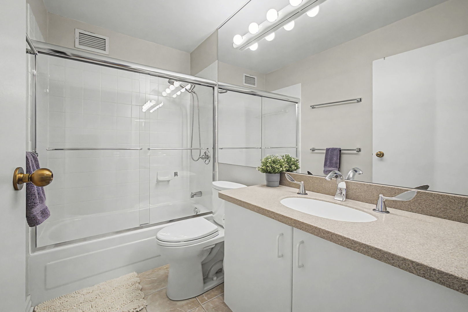 401 East Ontario Street, Unit 3102 Chicago, IL 60611 - Photo 25 of 29 a bathroom with a sink a toilet and shower