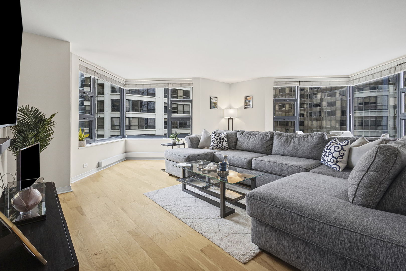 401 East Ontario Street, Unit 3102 Chicago, IL 60611 - Photo 4 of 29 a living room with furniture and a large window