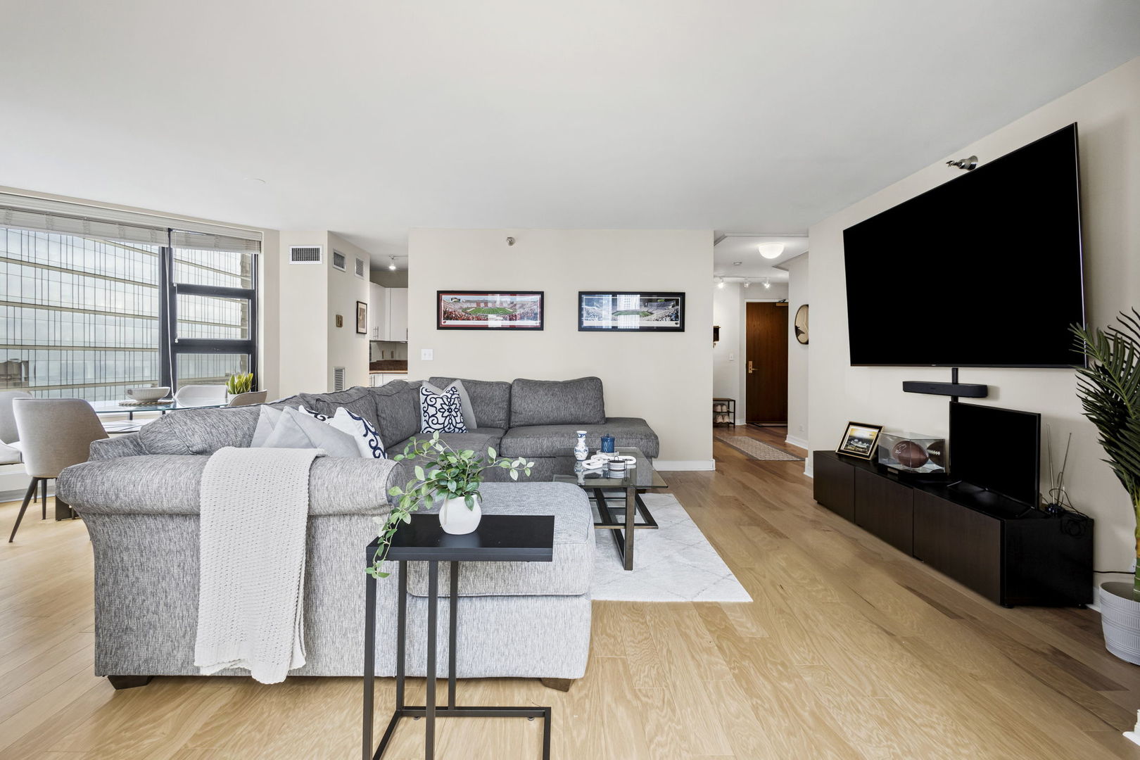401 East Ontario Street, Unit 3102 Chicago, IL 60611 - Photo 7 of 29 a living room with furniture and a flat screen tv