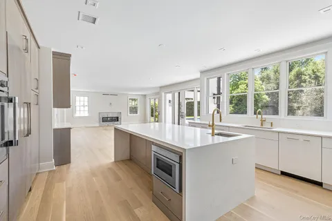 $9,850,000 | 42 Mamaroneck Road, Scarsdale, NY 10583