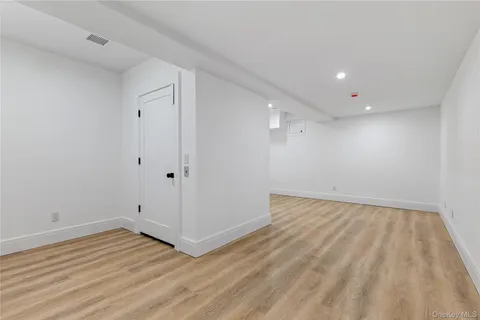 $9,850,000 | 42 Mamaroneck Road, Scarsdale, NY 10583