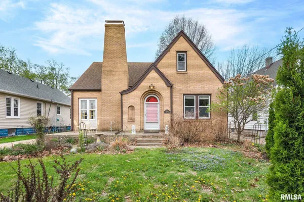 $179,900 | 2020 West Ayres Avenue, West Peoria, IL 61604