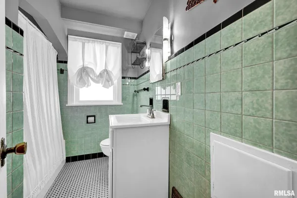 $179,900 | 2020 West Ayres Avenue, West Peoria, IL 61604