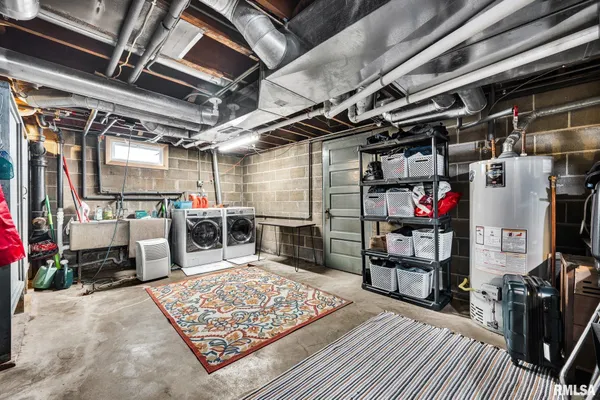 $179,900 | 2020 West Ayres Avenue, West Peoria, IL 61604