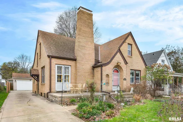 $179,900 | 2020 West Ayres Avenue, West Peoria, IL 61604