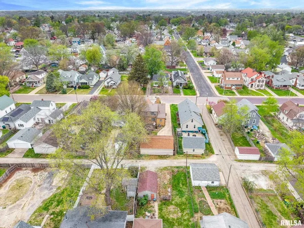 $179,900 | 2020 West Ayres Avenue, West Peoria, IL 61604