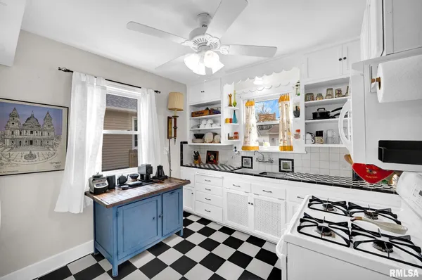 $179,900 | 2020 West Ayres Avenue, West Peoria, IL 61604