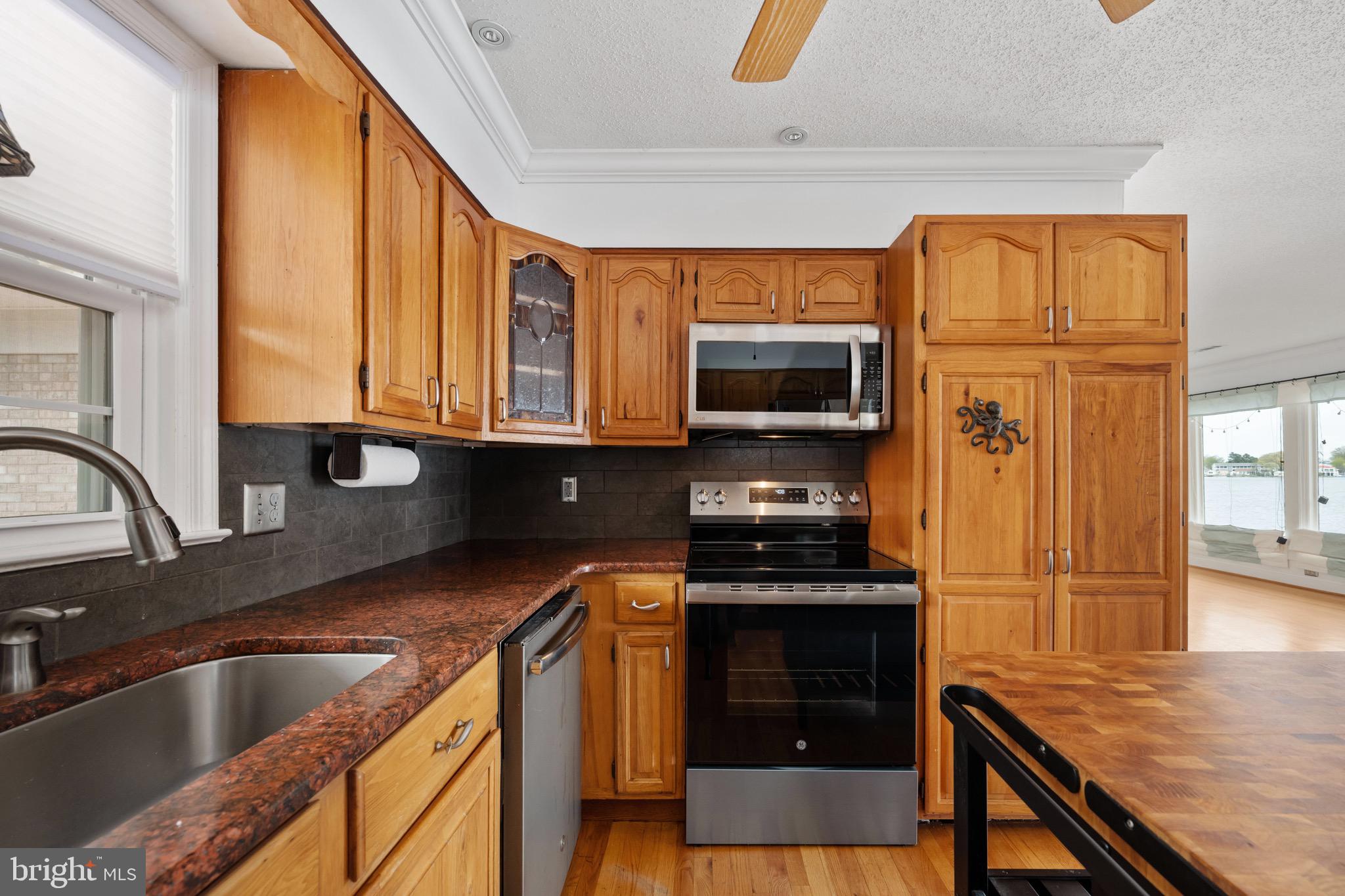 36 Waterview Point Colonial Beach, VA 22443 - Photo 20 of 56 Kitchen
