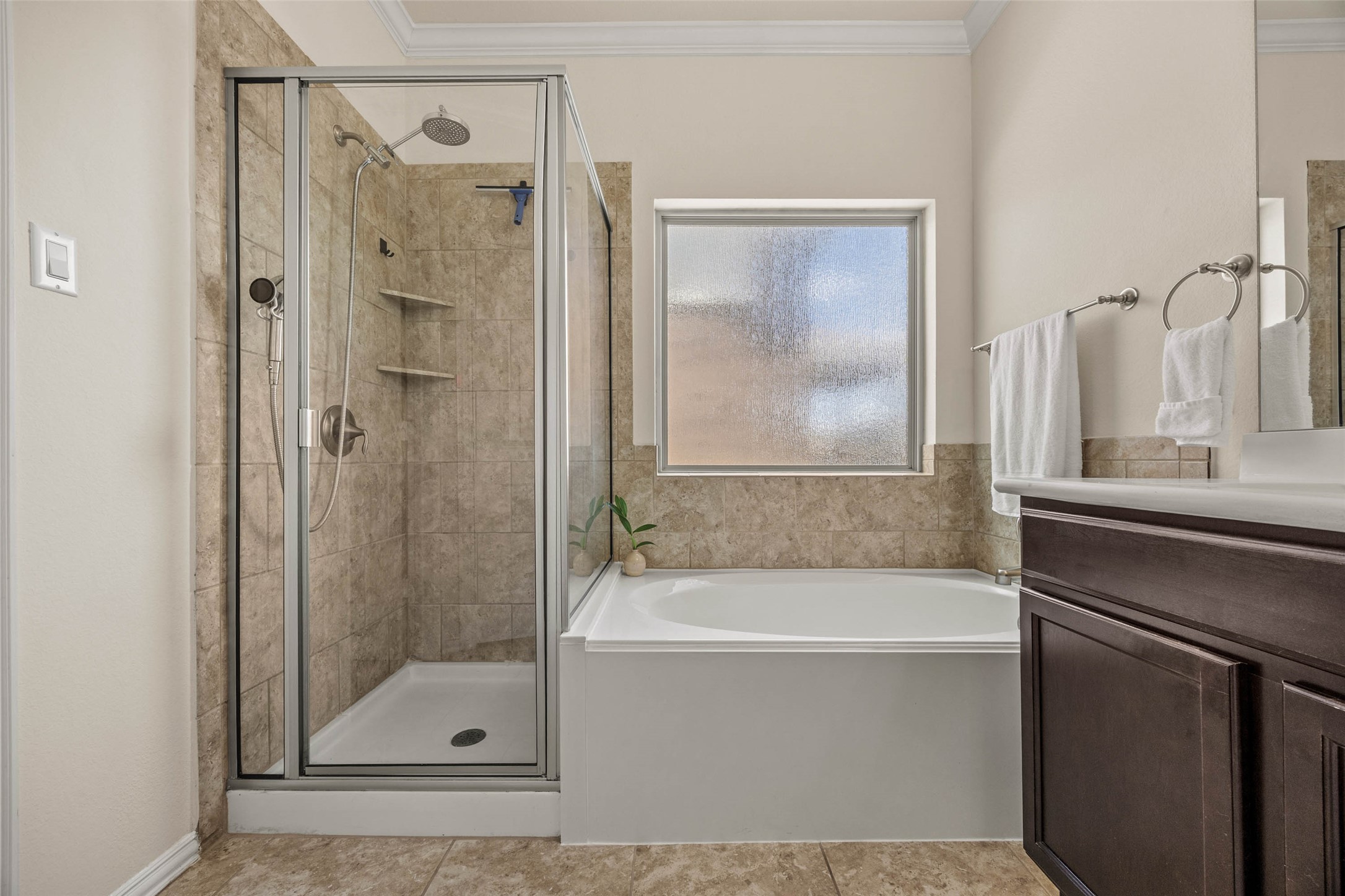536 Rancho Verde Drive Leander, TX 78641 - Photo 18 of 37 a bathroom with a shower and a bathtub