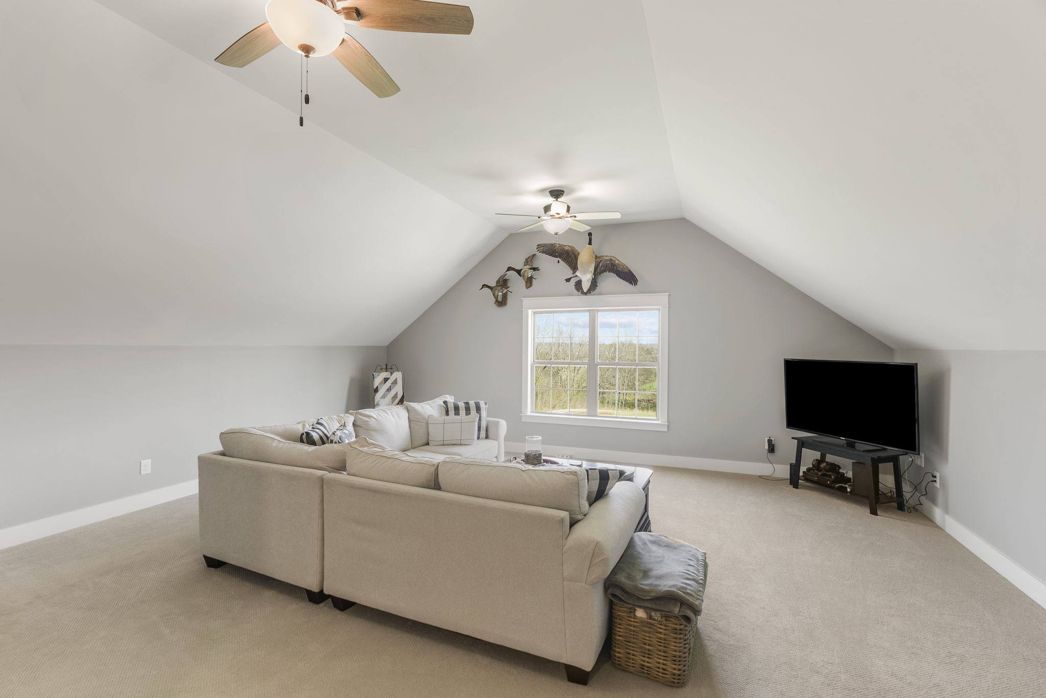 3459 Thompson Road Springfield, TN 37172 - Photo 32 of 39 a living room with furniture and a flat screen tv