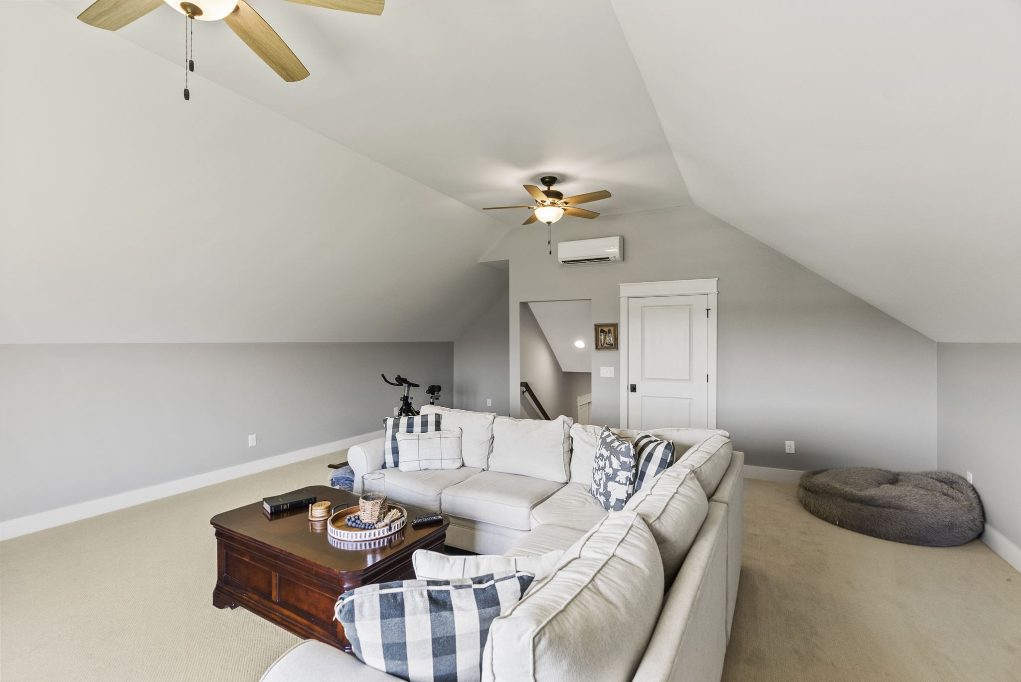 3459 Thompson Road Springfield, TN 37172 - Photo 33 of 39 a living room with furniture and a table