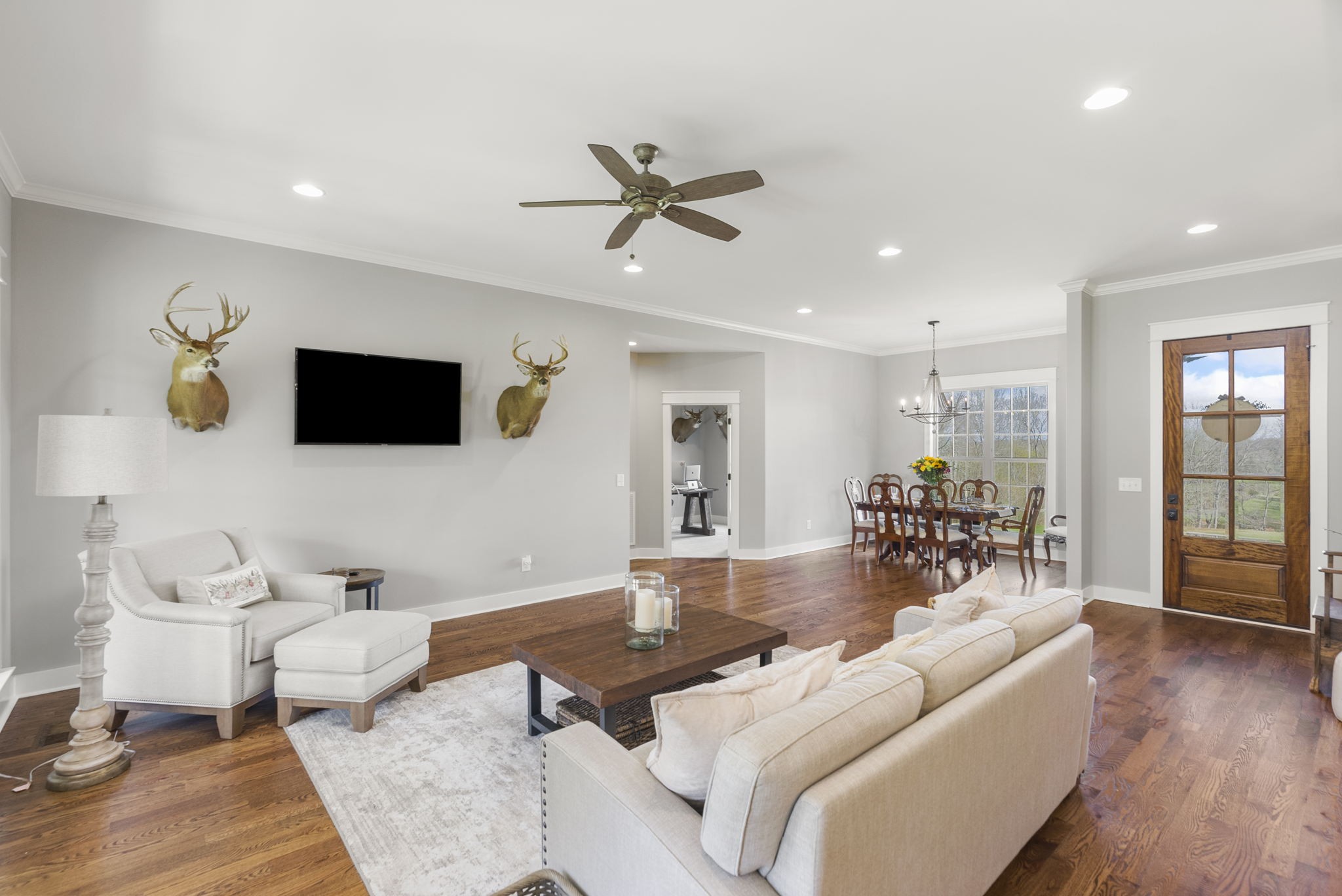 3459 Thompson Road Springfield, TN 37172 - Photo 9 of 39 a living room with furniture and a flat screen tv
