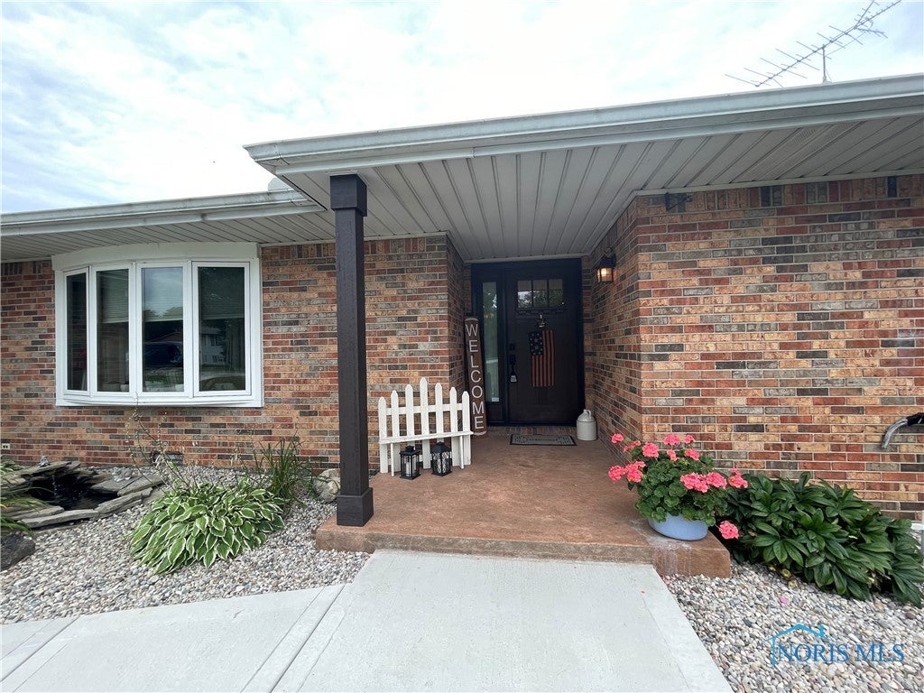 24210 James Ridge Road Millbury, OH 43447 - Photo 5 of 36 Front entry