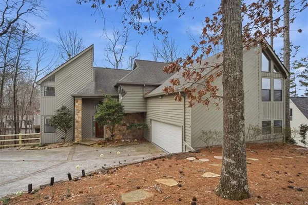 a view of a house with a yard